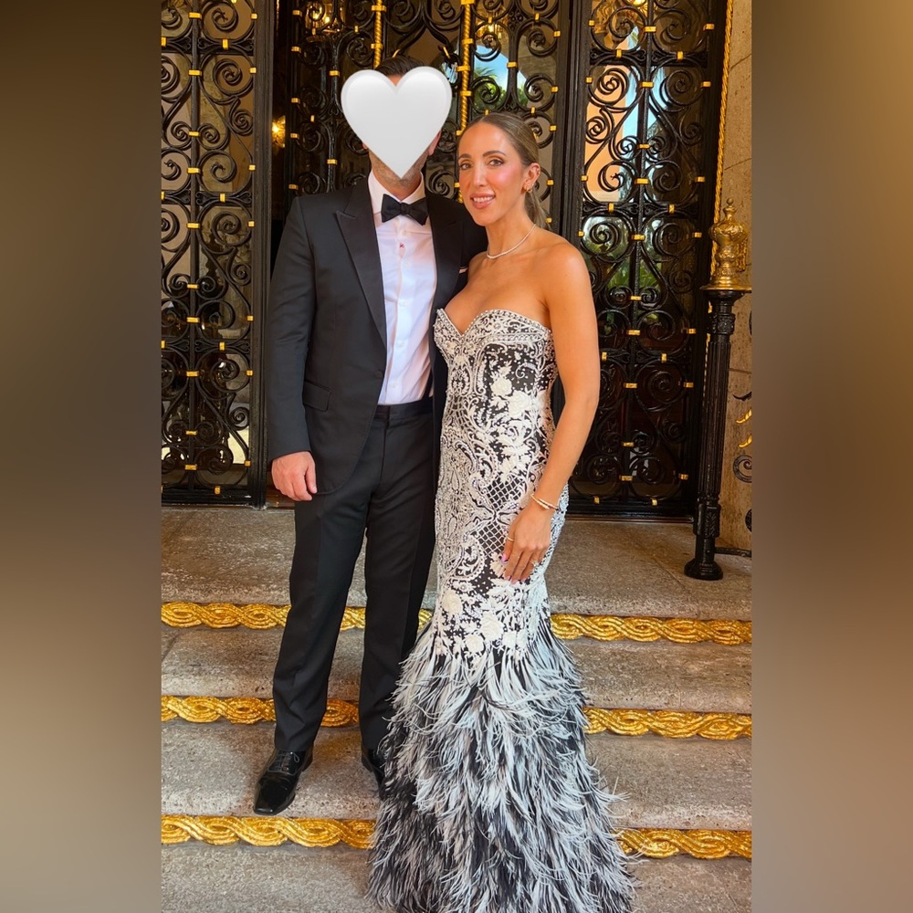 Naem Kahn Elegant Black and White Strapless Gown with Feather Detail